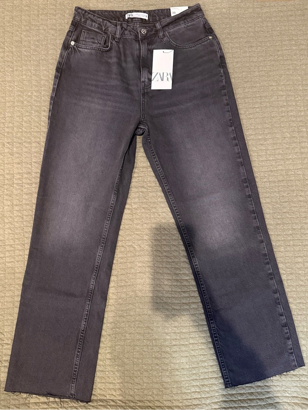 Zara High Rise Straight Leg Jeans – Size 6